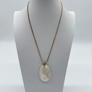 Vintage Mother of‎ Pearl Pendant Necklace w Matching Clip Earrings Gold Tone